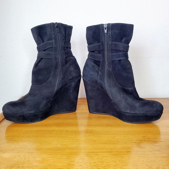 Stuart Weitzman WedgeHolster Black Suede Ruched Buckle Booties Fall Ankle SZ 9 - Picture 11 of 11
